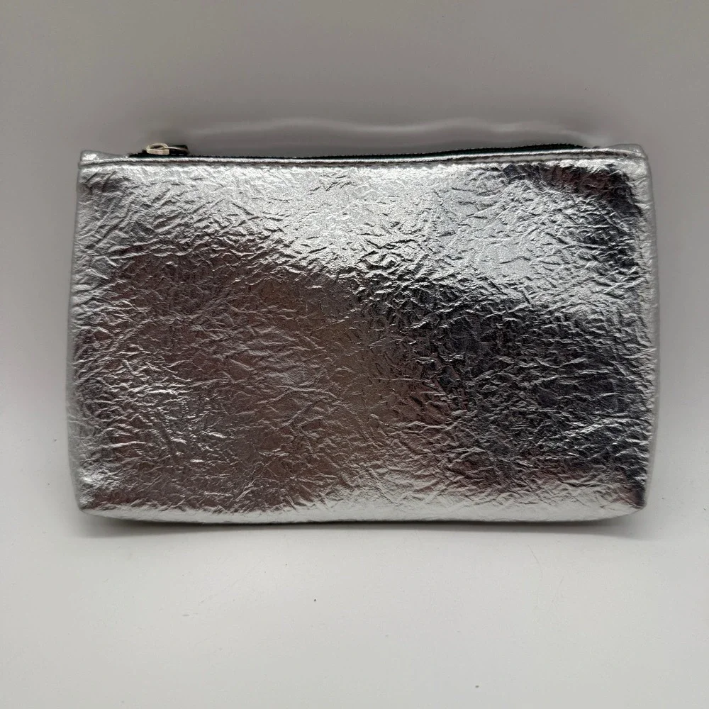 IPSY Makeup Bag Womens Silver Crinkled Metallic Textured Zipper Pouch 020600